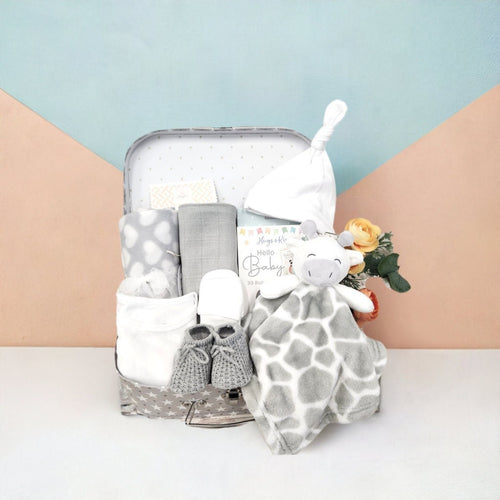 New Unisex baby hamper,10 piece, Baby Giraffe theme,  Baby Shower Hamper, New mum gift, New parents hamper, baby boy, girl hamper