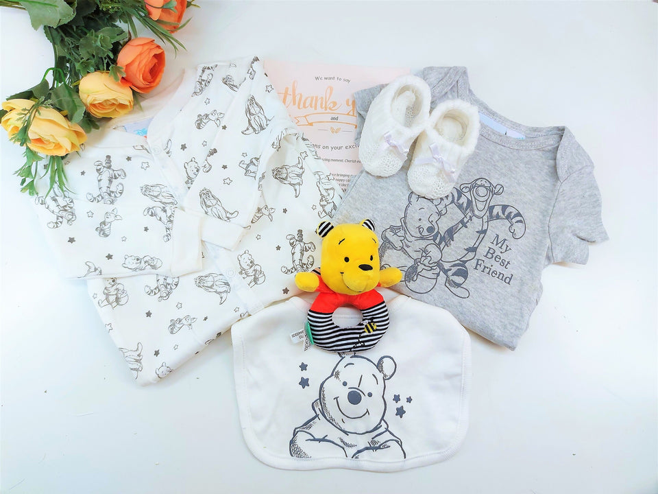 New Unisex Baby Hamper, Disney Winnie The Pooh Gender Neutral Baby Gift hamper with 30 milestone cards, Baby Shower Gift, Baby gift,New mum